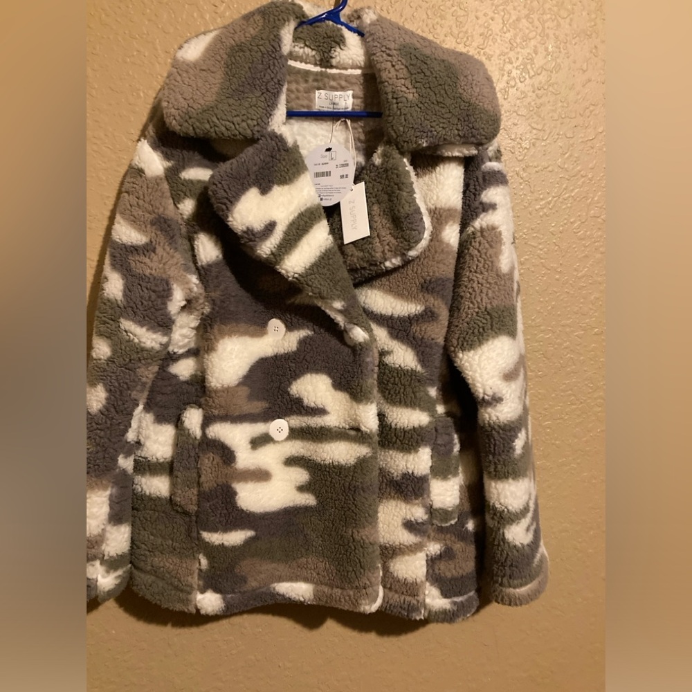 Z Supply fuzzy, camo colored, trench. Size large. Brand new, never worn.